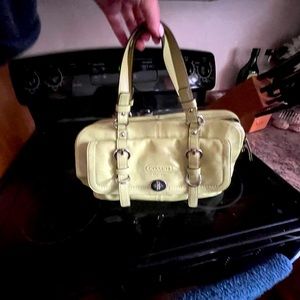 COACH no. K0928 – F14017 shoulder bag lime green. Gently used no tags